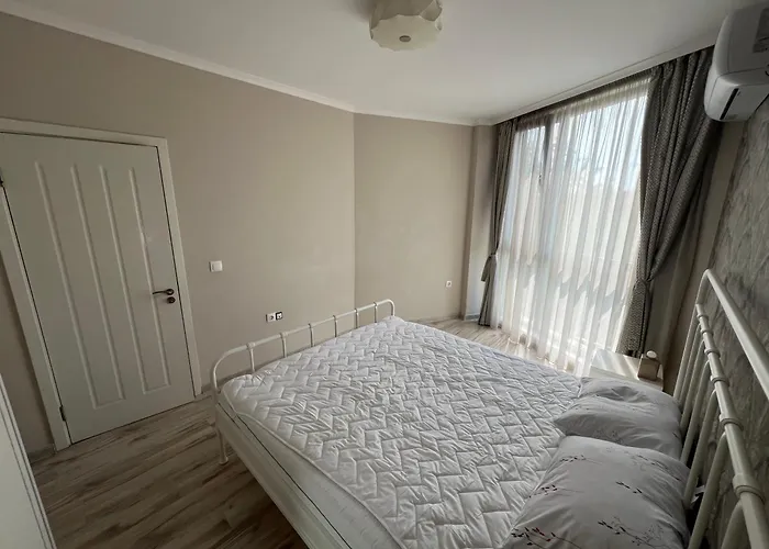 Seaview Flat With Pool & Parking ヴァルナ