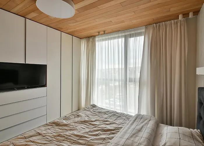 Seaview Flat With Pool & Parking * 바르나