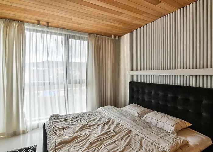 Seaview Flat With Pool & Parking * ヴァルナ