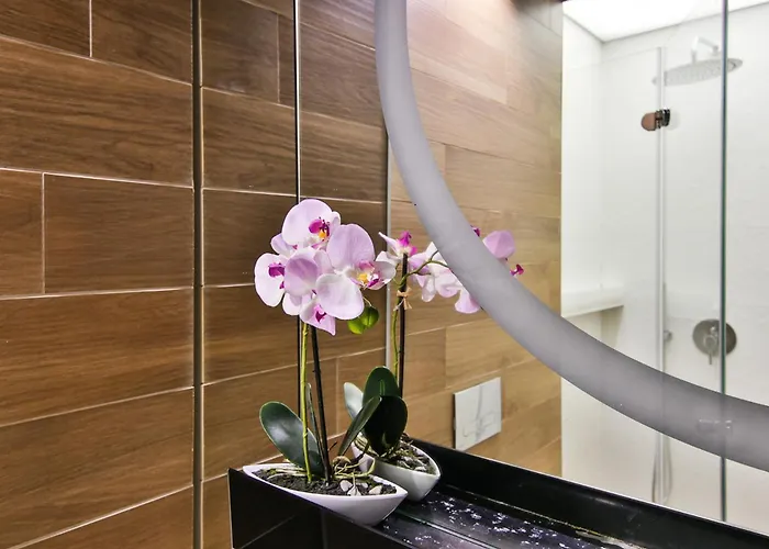 Seaview Flat With Pool & Parking 아파트 바르나