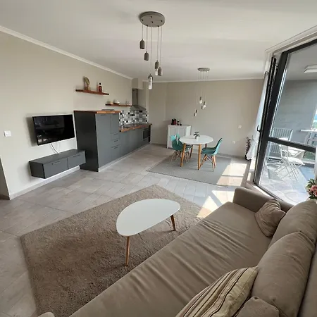 Seaview Flat With Pool & Parking *