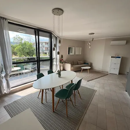 Apartmán Seaview Flat With Pool & Parking Varna