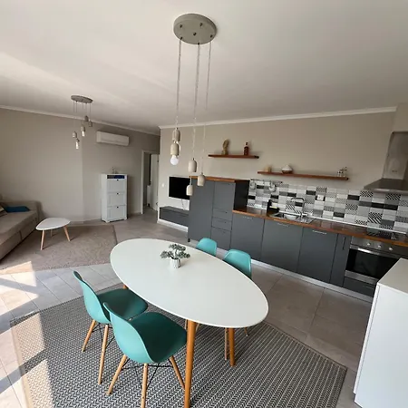 Seaview Flat With Pool *