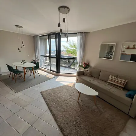 Seaview Flat With Pool & Parking Varna