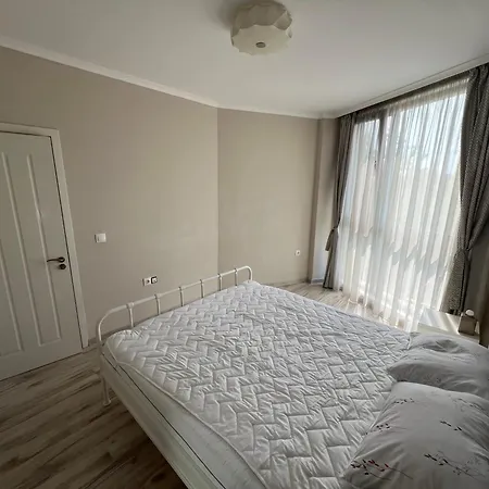 Seaview Flat With Pool Varna
