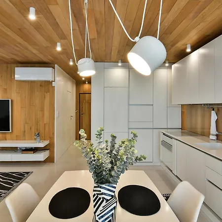 Seaview Flat With Pool & Street Parking Appartamento