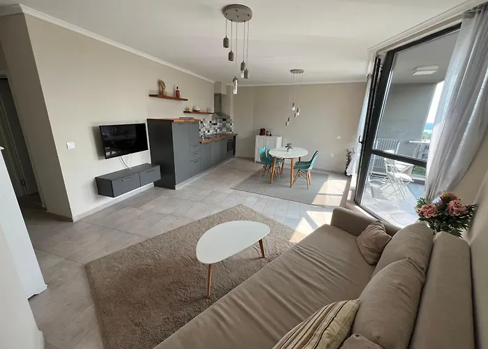 Seaview Flat With Pool & Parking *