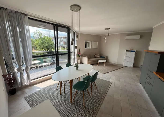 Apartman Seaview Flat With Pool & Parking Várna