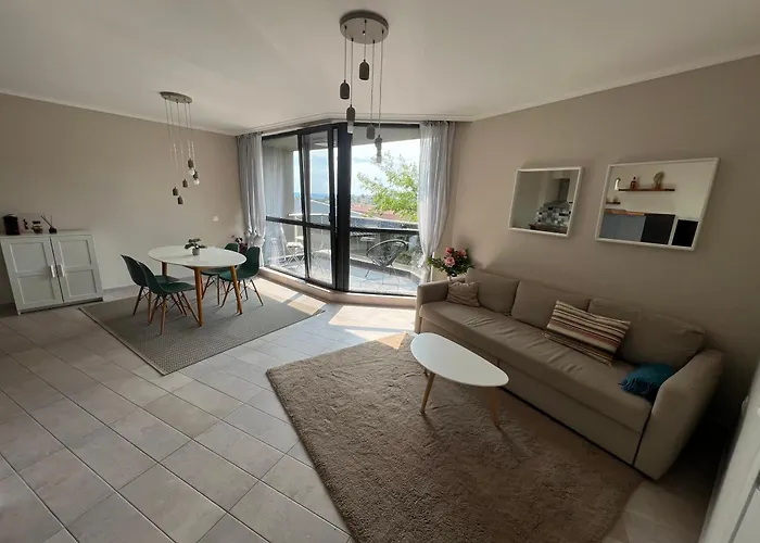 Seaview Flat With Pool & Parking Várna